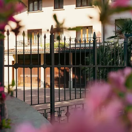 Lägenhet Villa Dervio